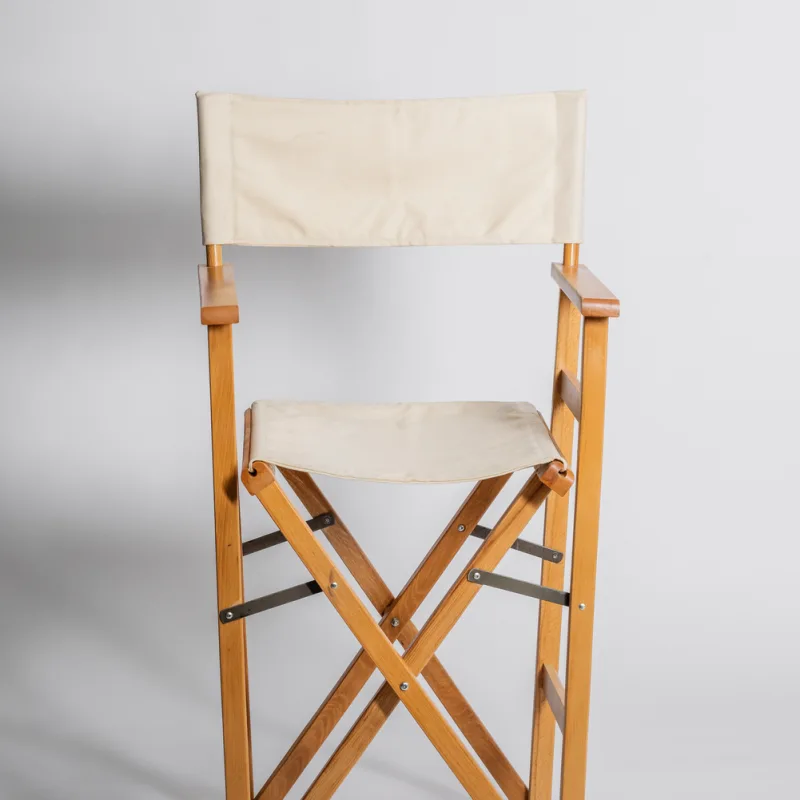 Meşe rengi ahşap gövde ve beyaz bez kumaşlı uzun reji bar sandalyesi